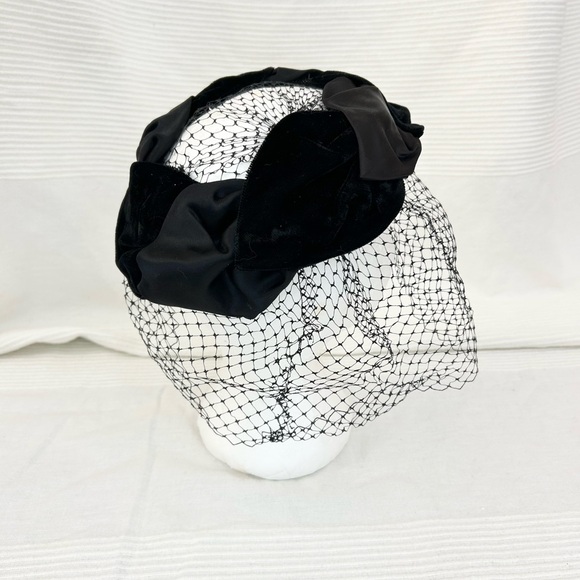 Vintage Black Velvet Ring Fascinator Hat With Netting - Picture 4 of 11